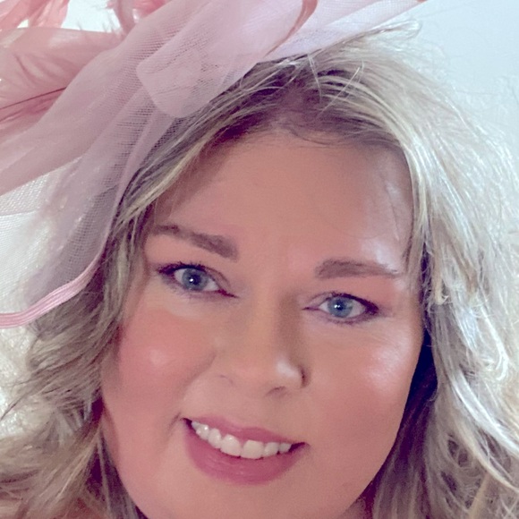 Meet your Posher, Toni - Picture 1 of 5